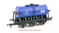 4F-031-005 Dapol Milk Tanker in Milk Marketing Board livery